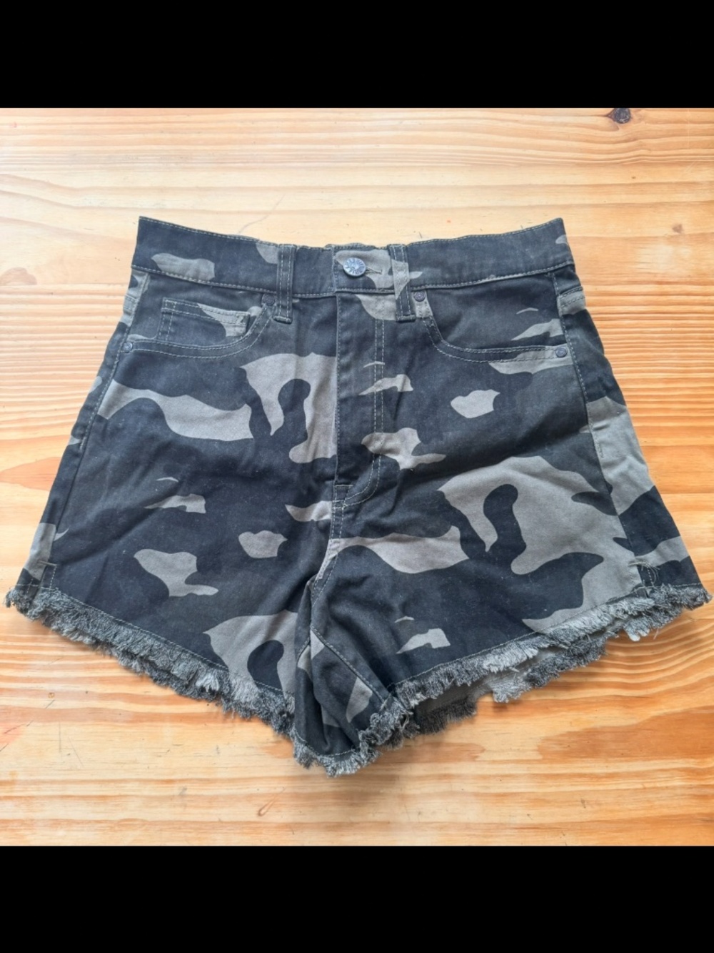 Camouflage print shorts size 5